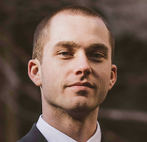 Analista de trading experto en el mercado cripto, Thomas Whitfield, retrato